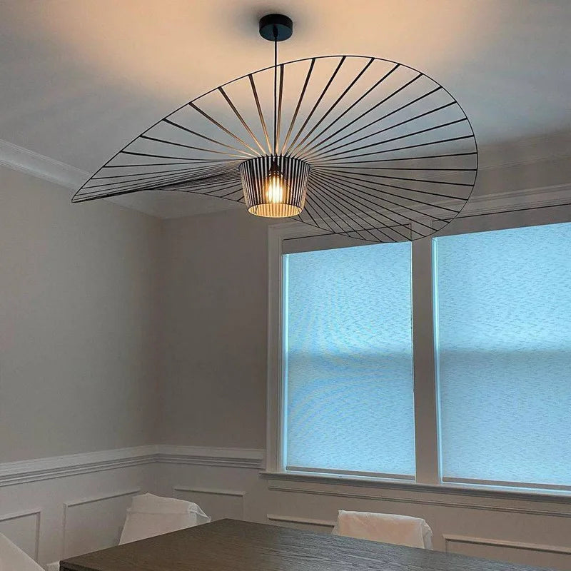 Lampe Suspendue Noire en Forme de Chapeau – Élégance Moderne