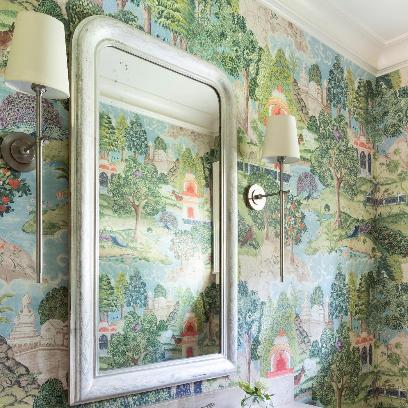Applique murale avec abat-jour en tissu et bras en métal