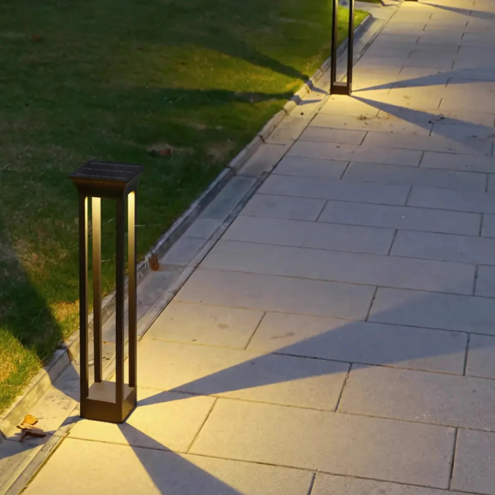 Lampe extérieure sur pied avec cadre rectangulaire ouvert