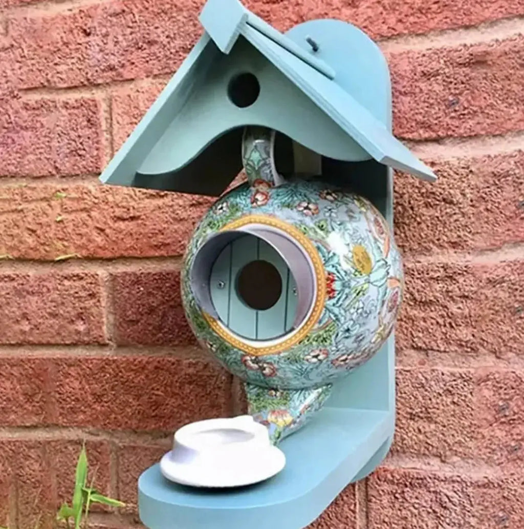 Maison à oiseaux en forme de théière | Peinte à la main | En résine | Résistante aux intempéries & Décorative