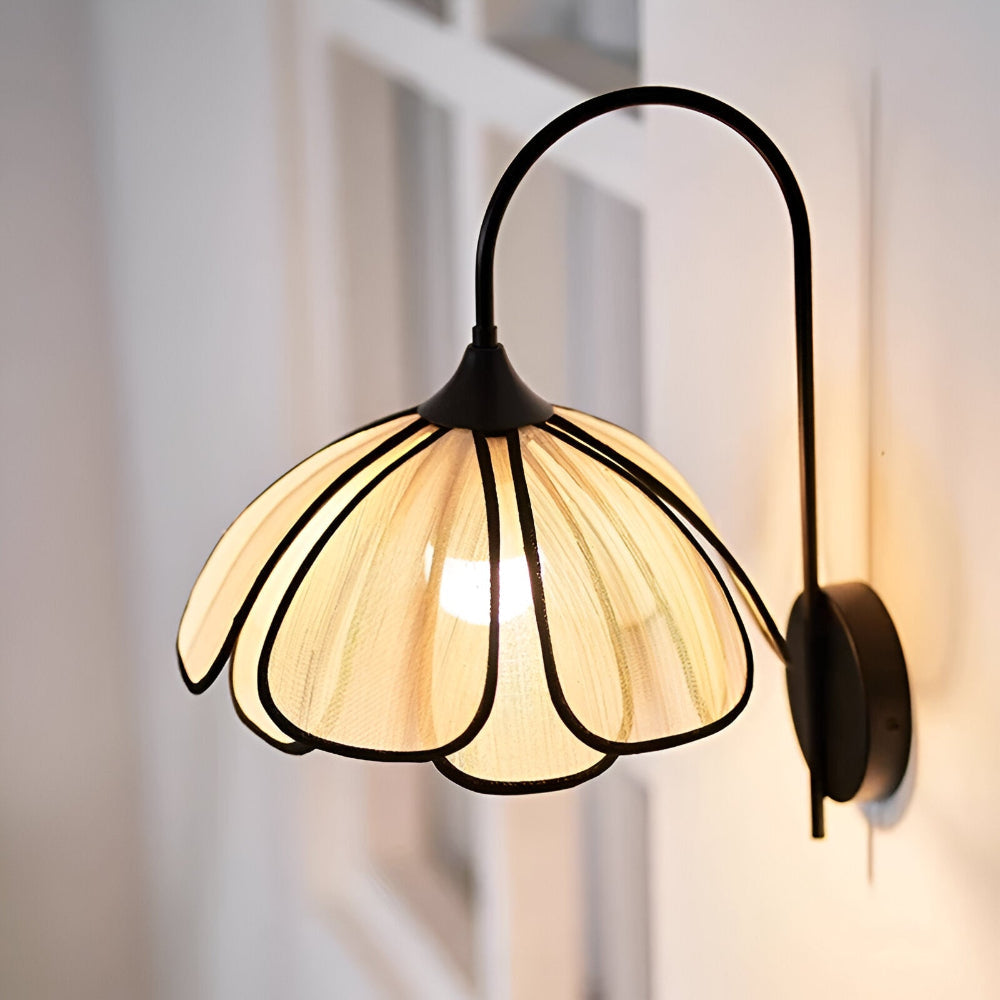 Applique murale en noir et rattan – design floral dans le style Wabi-Sabi