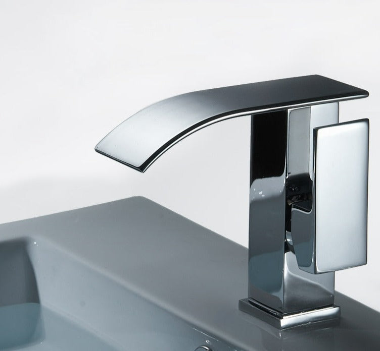 Robinet cascade élégant – Robinet de salle de bain avec un écoulement d'eau luxueux