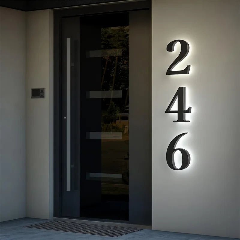 AURANUM - Panneau de numéro de maison LED personnalisable conçu en acier inoxydable et acrylique pour un affichage d'adresse moderne et illuminé