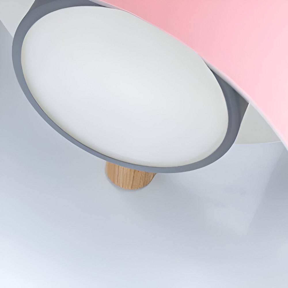 Suspension en bois et métal – design scandinave avec des couleurs