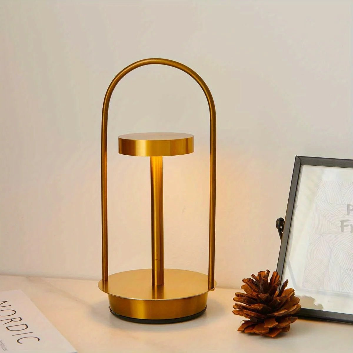 Lampe de table LED dimmable avec chargement USB – design moderne
