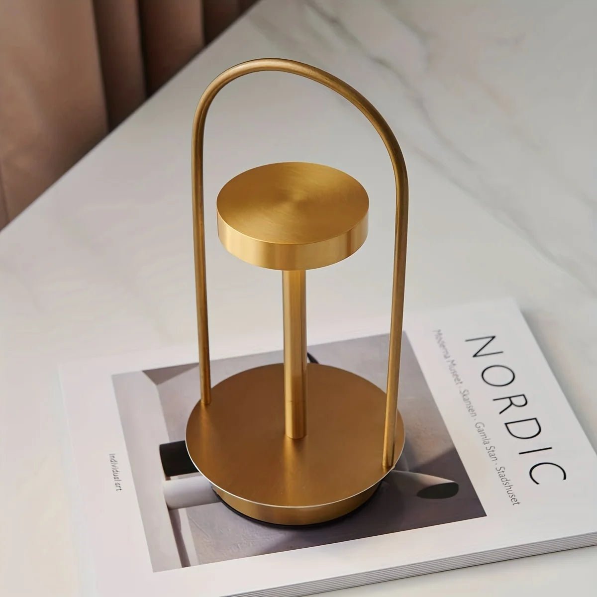Lampe de table LED dimmable avec chargement USB – design moderne