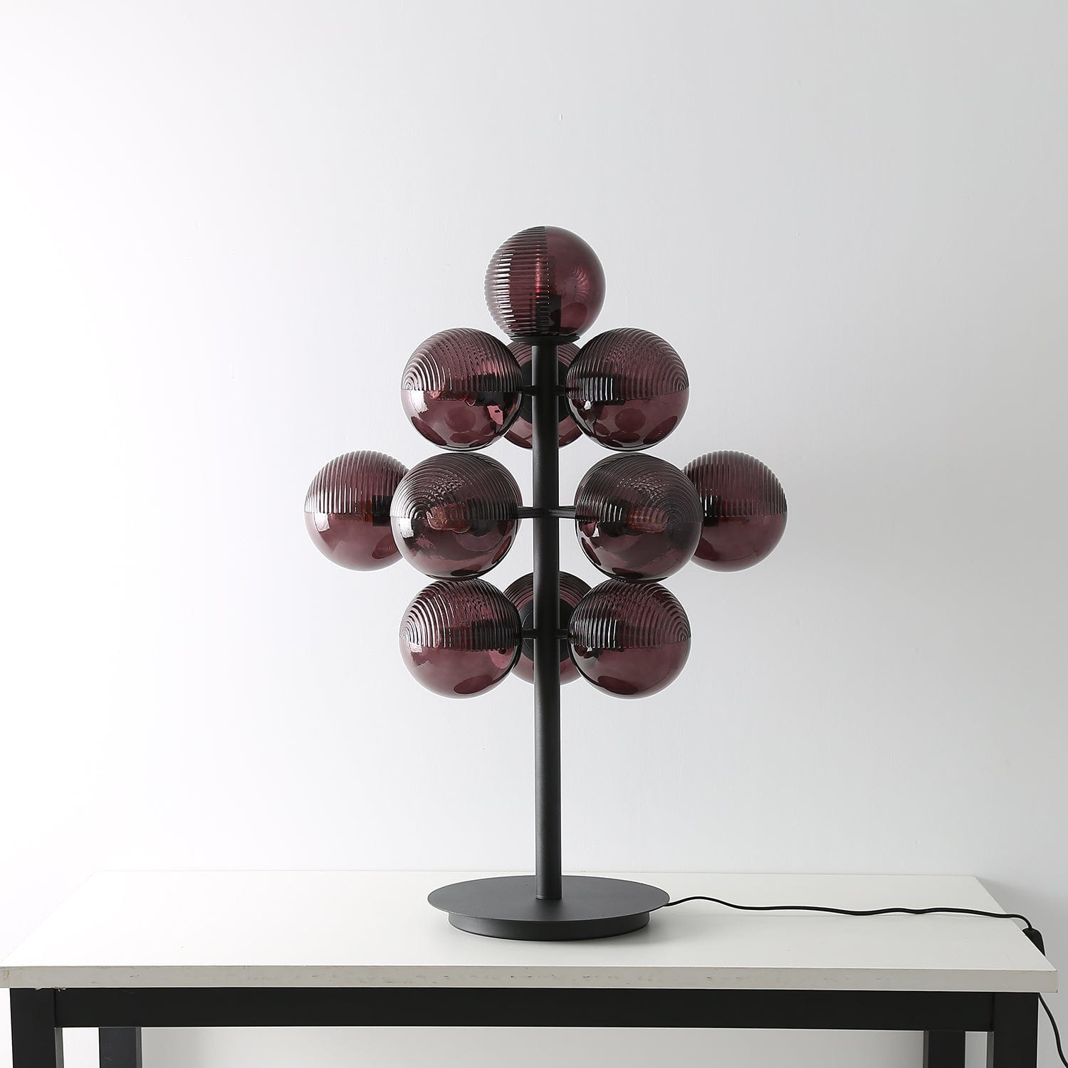 Lampe de table en métal et en verre – design élégant avec un abat-jour en forme de grappe de raisin