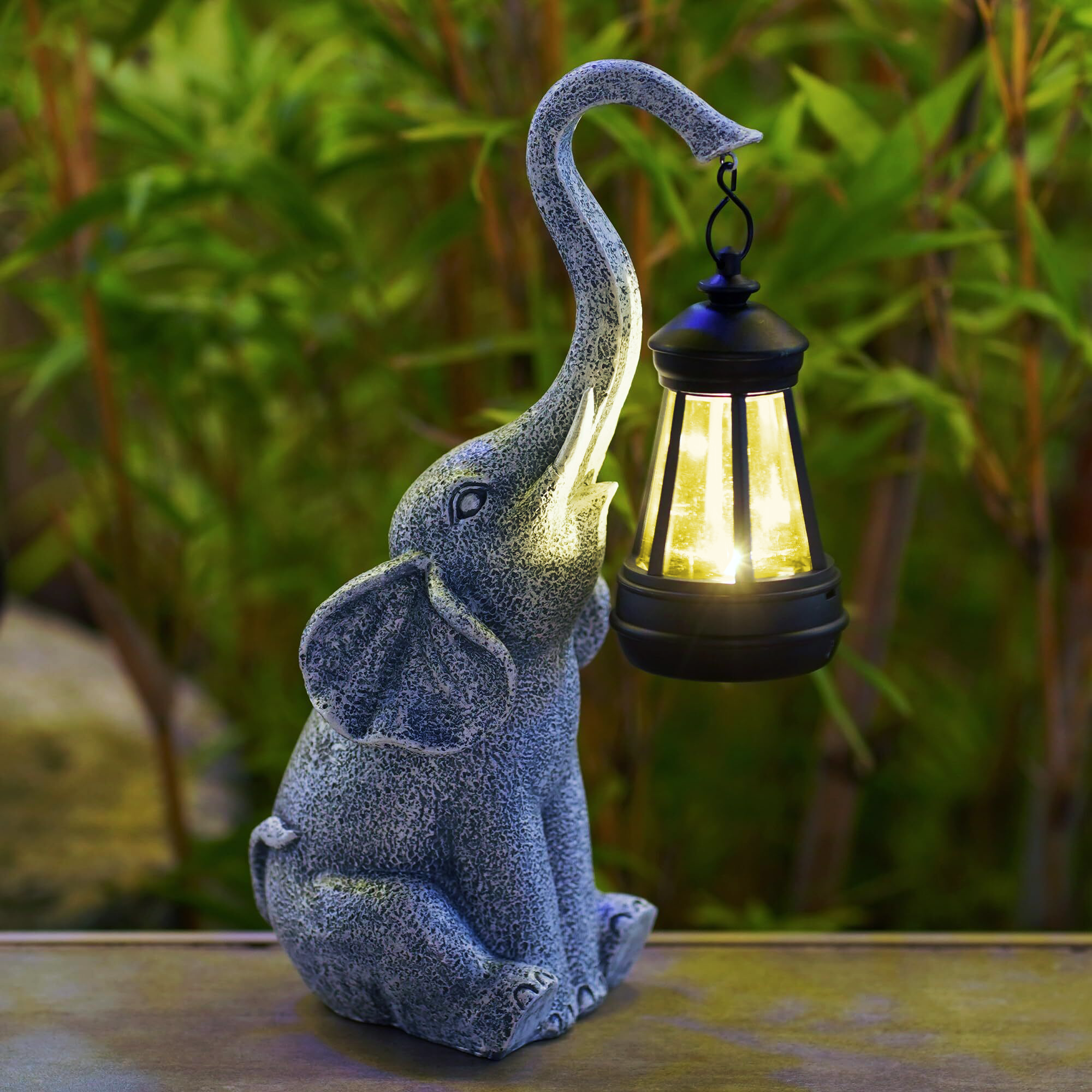 Lampe de jardin solaire en forme d'éléphant avec lumière décorative