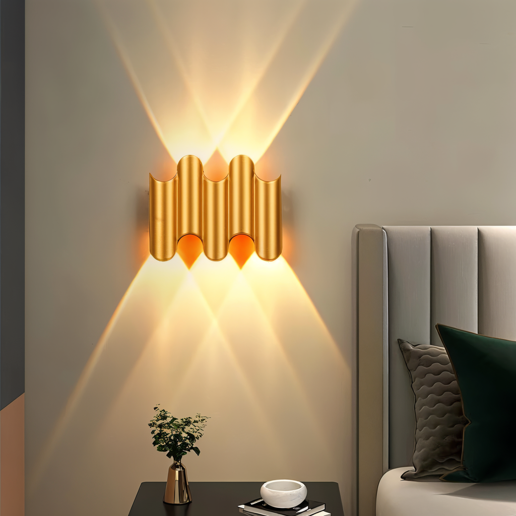 Noctera – Applique Murale Noire et Dorée au Design LED Moderne