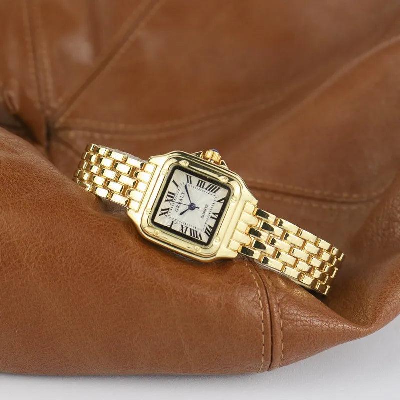 Montre femme carrée avec chiffres romains