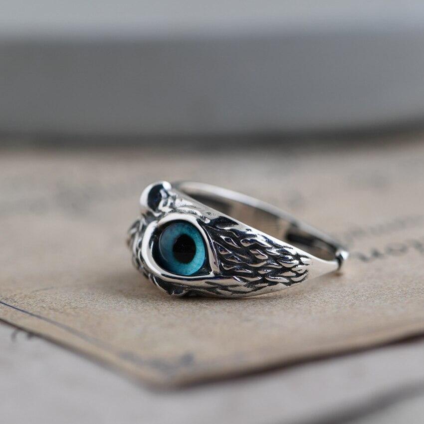 Bague en argent classique avec une élégance intemporelle