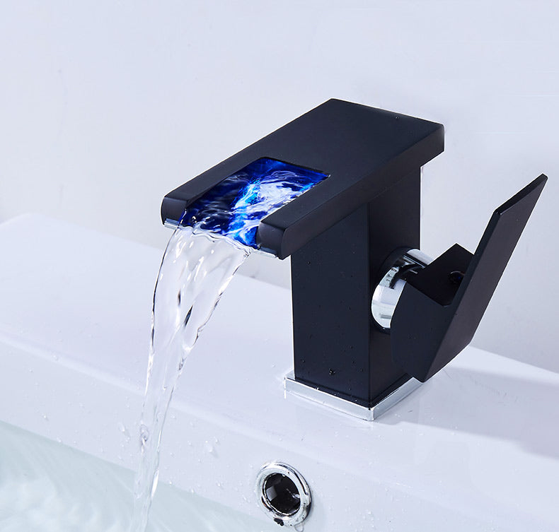Point fort moderne pour salle de bain – Robinet LED avec éclairage coloré