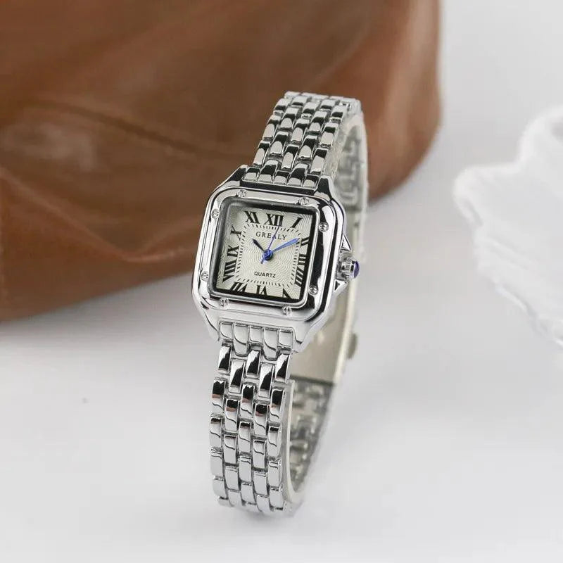 Montre femme carrée avec chiffres romains
