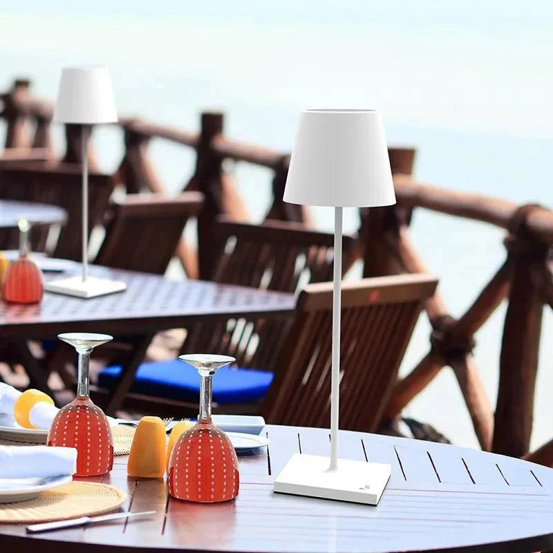 Lampe de table sans fil et rechargeable au design épuré