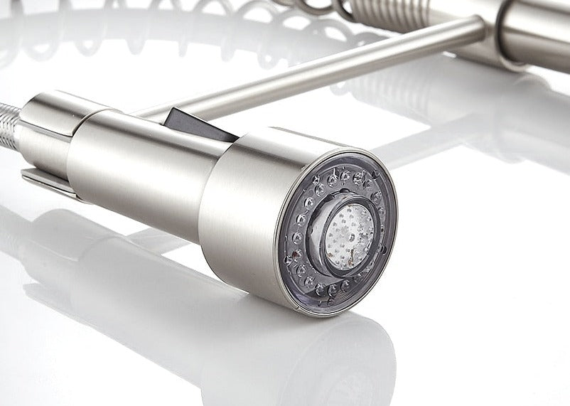 Robinet de cuisine moderne avec tête de douche à ressort extensible