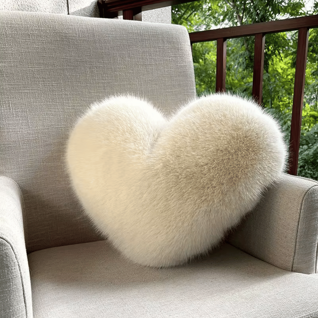 HUGNEST – Coussin en fausse fourrure en forme de cœur pour des espaces de vie chauds et modernes