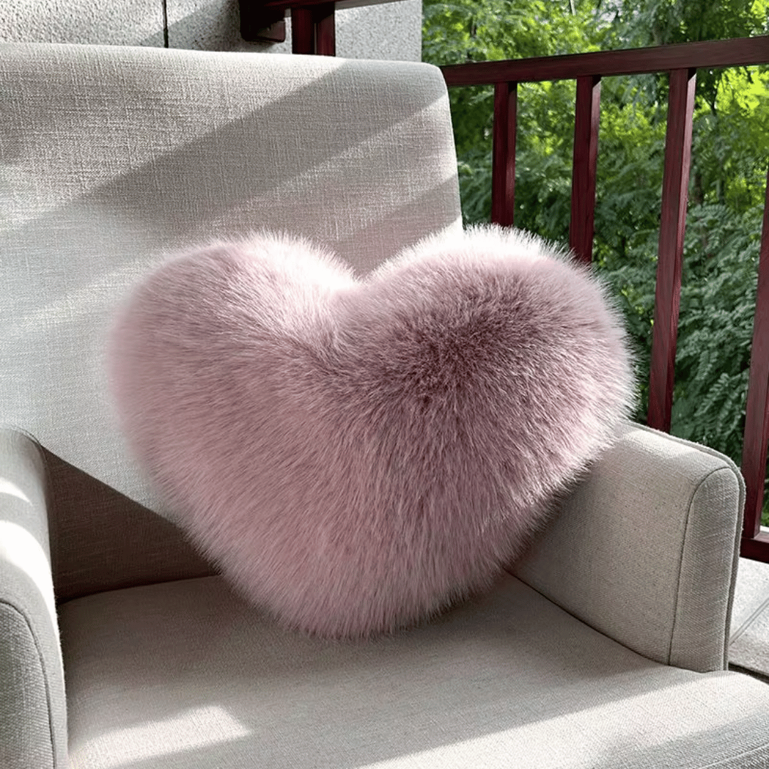 HUGNEST – Coussin en fausse fourrure en forme de cœur pour des espaces de vie chauds et modernes