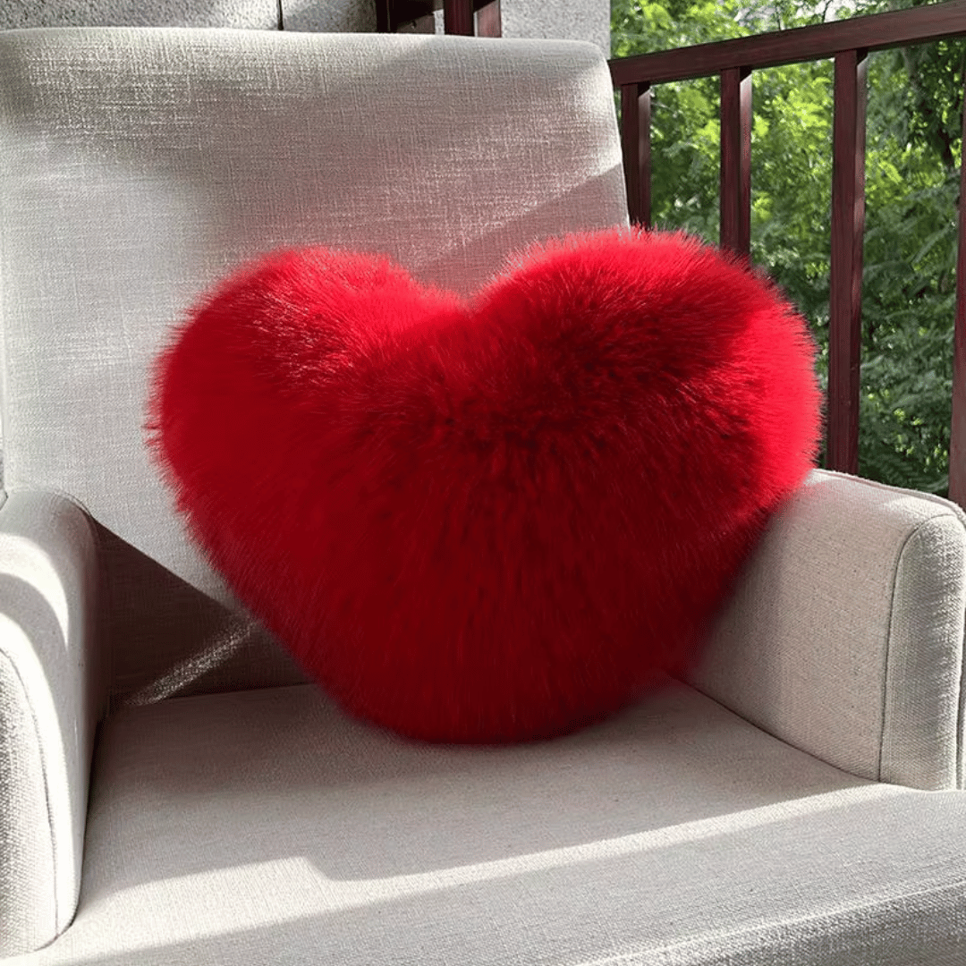 HUGNEST – Coussin en fausse fourrure en forme de cœur pour des espaces de vie chauds et modernes