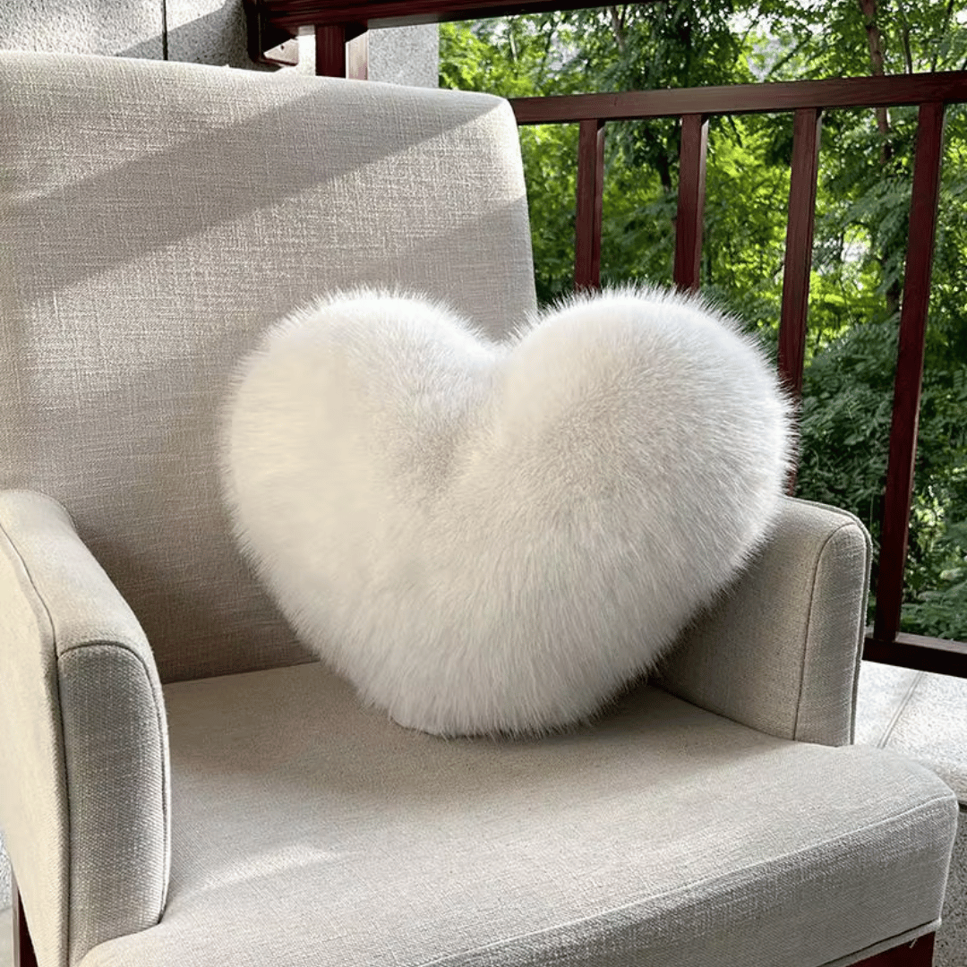HUGNEST – Coussin en fausse fourrure en forme de cœur pour des espaces de vie chauds et modernes