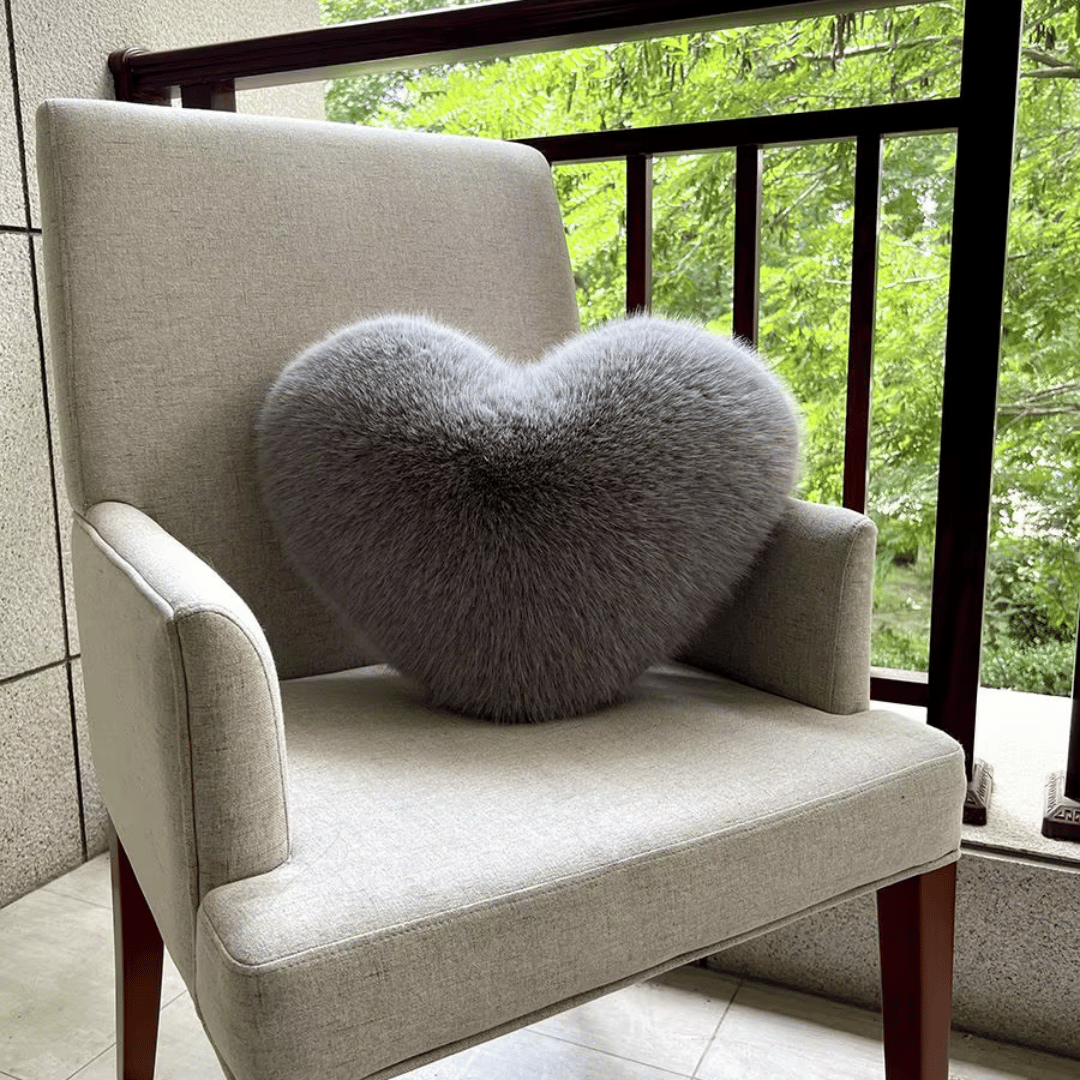 HUGNEST – Coussin en fausse fourrure en forme de cœur pour des espaces de vie chauds et modernes