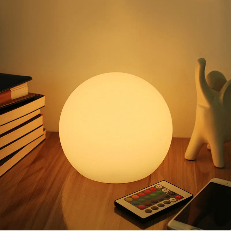 Lampe de table LED en forme de boule avec 16 couleurs – rechargeable et sans fil