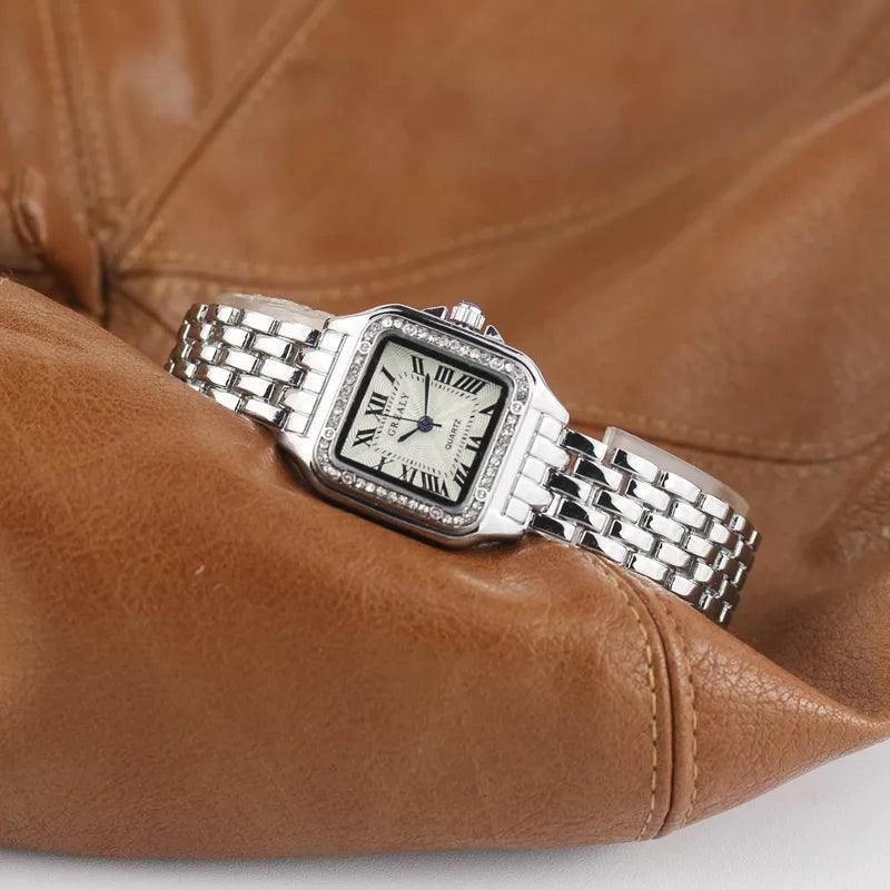 Montre femme carrée avec chiffres romains