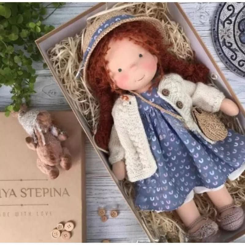 WALDOLLY - Poupée en coton Waldorf faite à la main, conçue pour un jeu doux, naturel et imaginatif avec un charme minimaliste intemporel