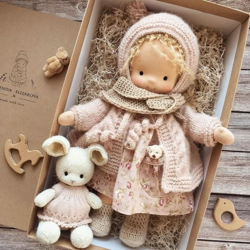 WALDOLLY - Poupée en coton Waldorf faite à la main, conçue pour un jeu doux, naturel et imaginatif avec un charme minimaliste intemporel