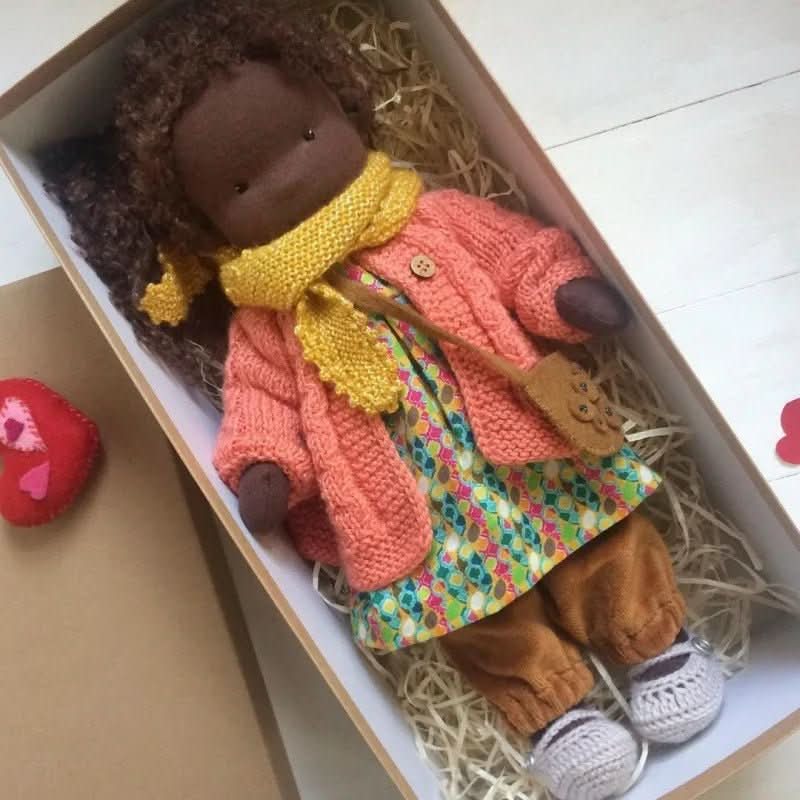 WALDOLLY - Poupée en coton Waldorf faite à la main, conçue pour un jeu doux, naturel et imaginatif avec un charme minimaliste intemporel