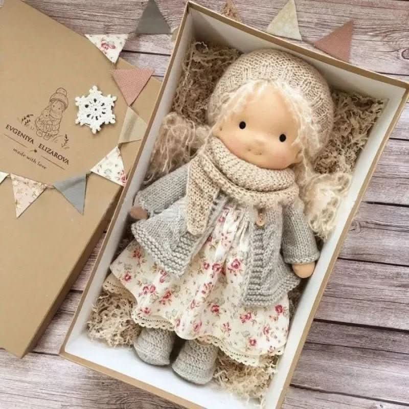WALDOLLY - Poupée en coton Waldorf faite à la main, conçue pour un jeu doux, naturel et imaginatif avec un charme minimaliste intemporel