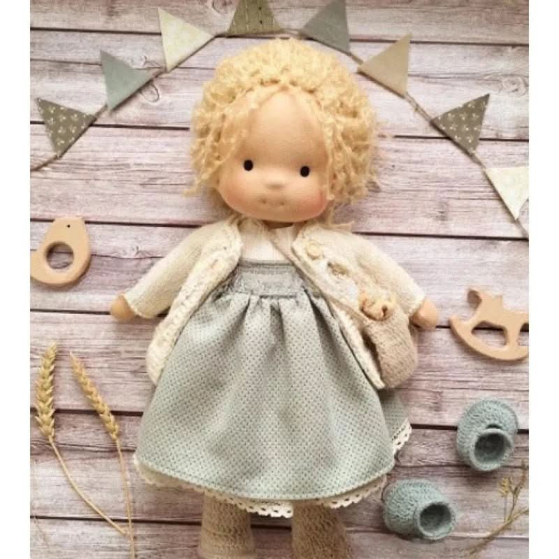 WALDOLLY - Poupée en coton Waldorf faite à la main, conçue pour un jeu doux, naturel et imaginatif avec un charme minimaliste intemporel