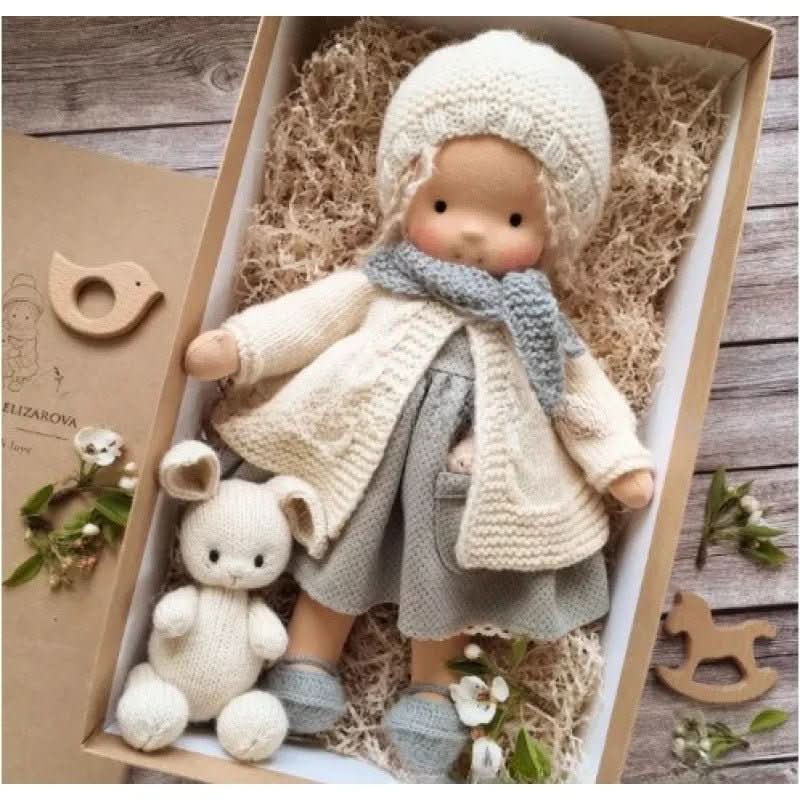 WALDOLLY - Poupée en coton Waldorf faite à la main, conçue pour un jeu doux, naturel et imaginatif avec un charme minimaliste intemporel