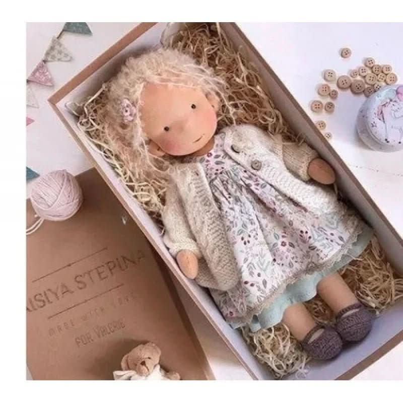 WALDOLLY - Poupée en coton Waldorf faite à la main, conçue pour un jeu doux, naturel et imaginatif avec un charme minimaliste intemporel