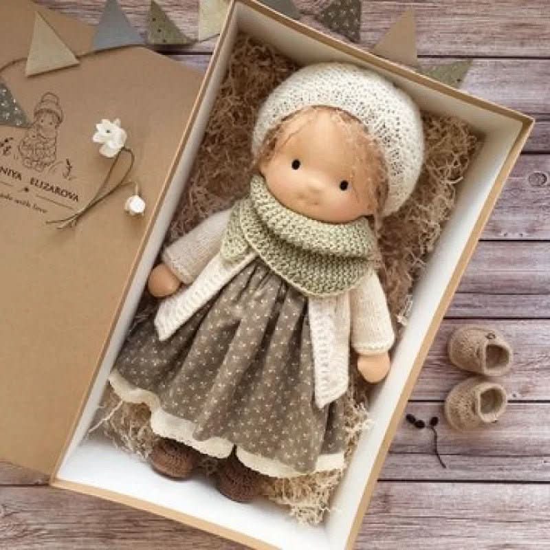 WALDOLLY - Poupée en coton Waldorf faite à la main, conçue pour un jeu doux, naturel et imaginatif avec un charme minimaliste intemporel
