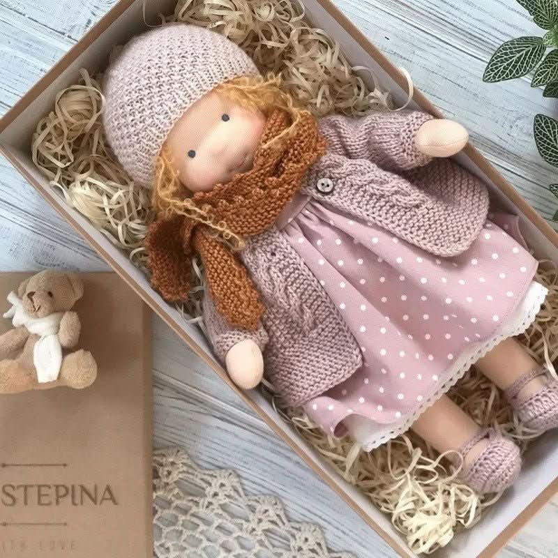 WALDOLLY - Poupée en coton Waldorf faite à la main, conçue pour un jeu doux, naturel et imaginatif avec un charme minimaliste intemporel