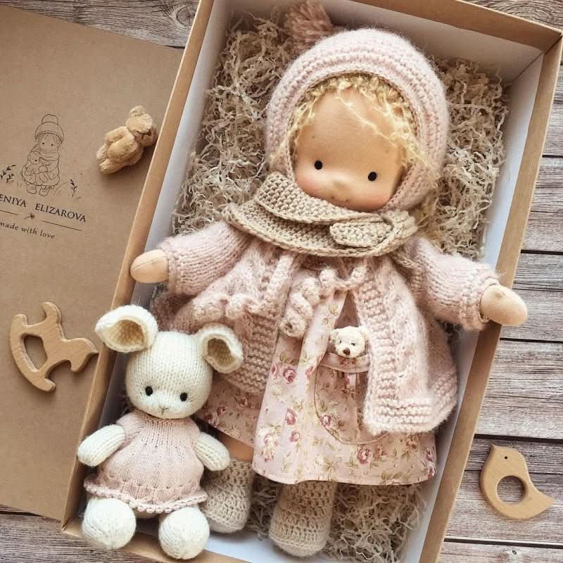 WALDOLLY - Poupée en coton Waldorf faite à la main, conçue pour un jeu doux, naturel et imaginatif avec un charme minimaliste intemporel
