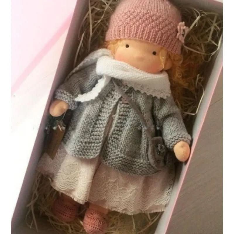 WALDOLLY - Poupée en coton Waldorf faite à la main, conçue pour un jeu doux, naturel et imaginatif avec un charme minimaliste intemporel