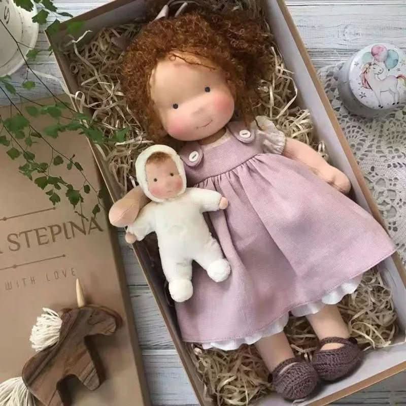 WALDOLLY - Poupée en coton Waldorf faite à la main, conçue pour un jeu doux, naturel et imaginatif avec un charme minimaliste intemporel