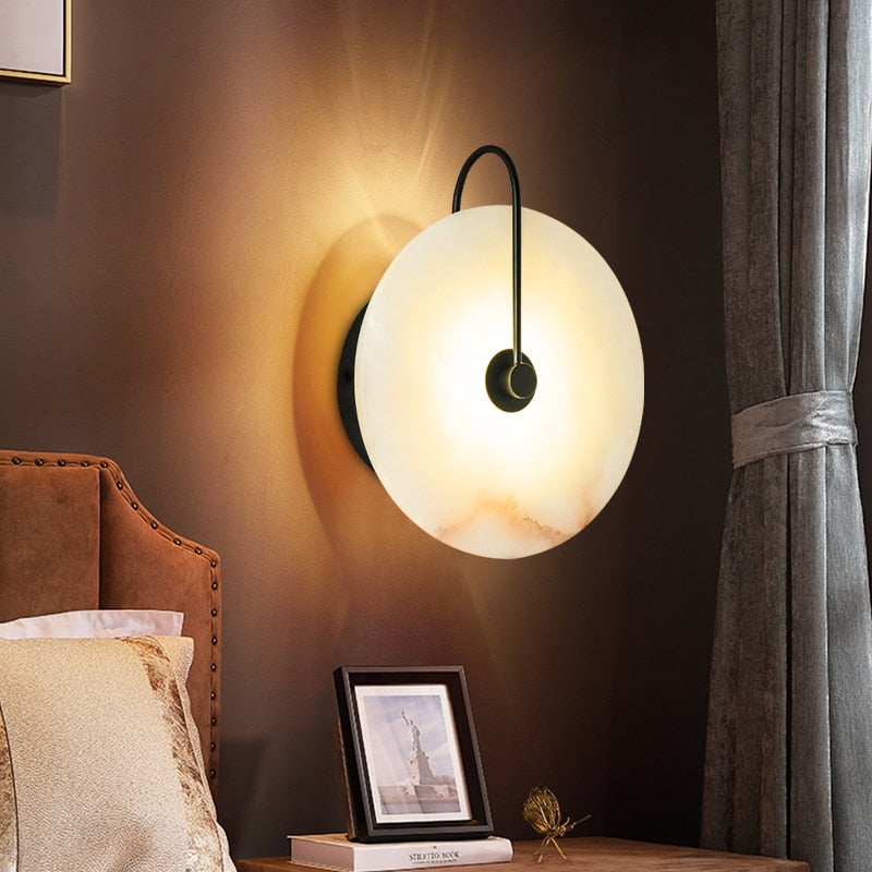 Applique LED de luxe avec finition en marbre pour un intérieur élégant