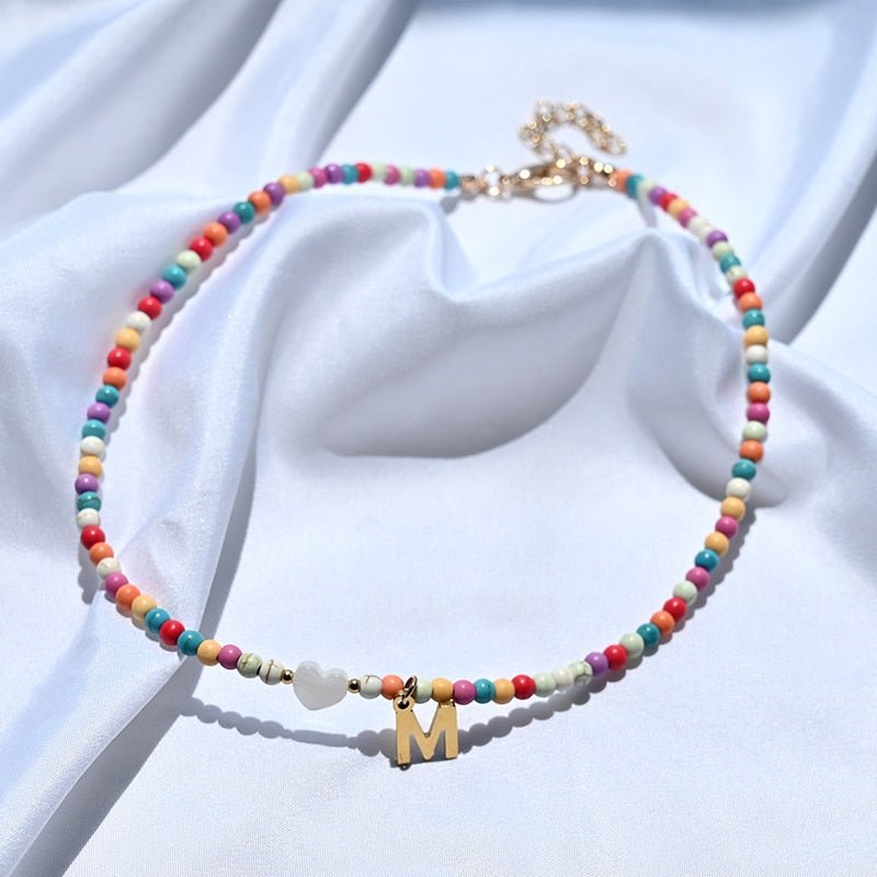 Collier en perles Sandsberg avec pendentif en lettres