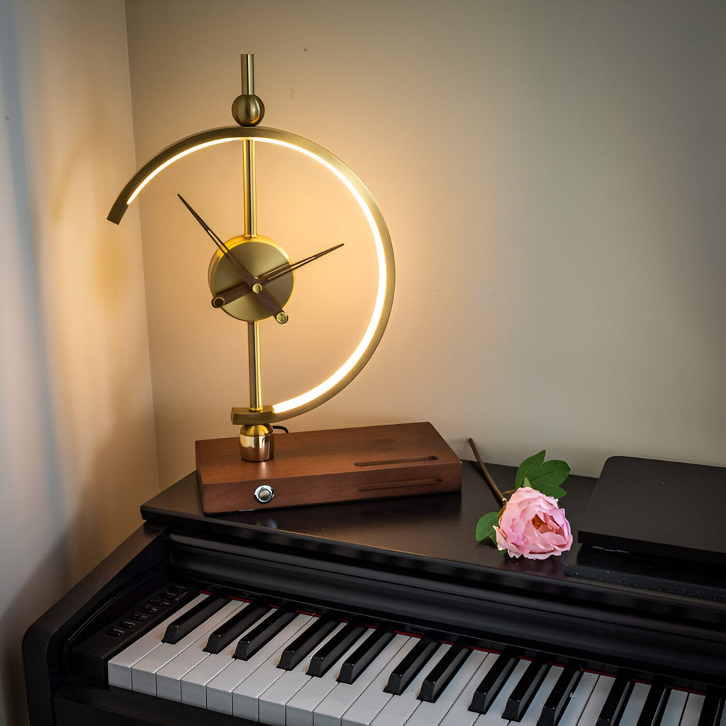 GLux Horloge - Lampe de Bureau LED Temps Doré - Chargeur Qi Sans Fil Géométrique & Horloge