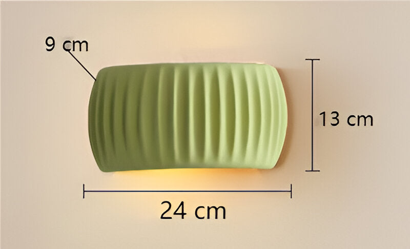 ColoraRib – Applique Murale Verte Rayée en Résine avec Design Macaron & LED Nordique