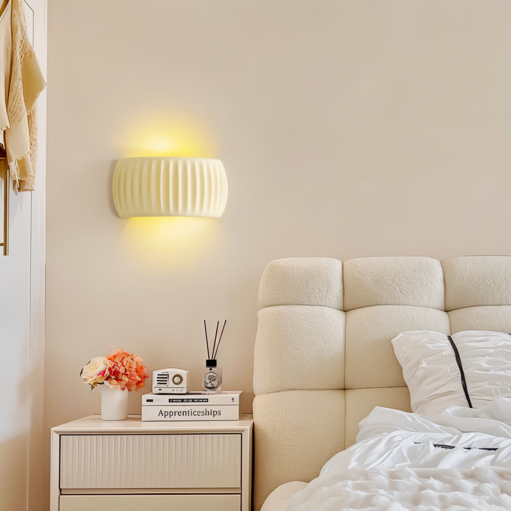 ColoraRib – Applique Murale Verte Rayée en Résine avec Design Macaron & LED Nordique