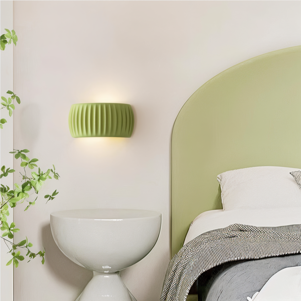 ColoraRib – Applique Murale Verte Rayée en Résine avec Design Macaron & LED Nordique