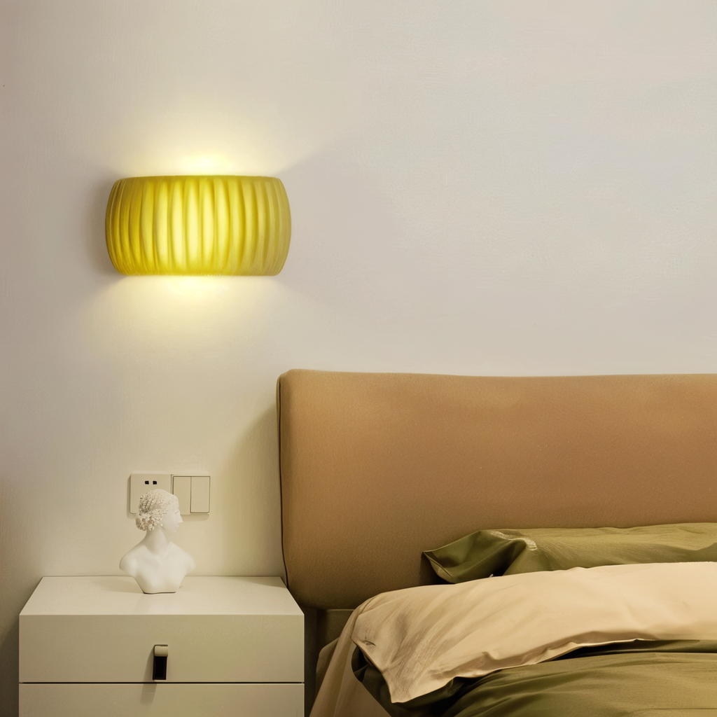 ColoraRib – Applique Murale Verte Rayée en Résine avec Design Macaron & LED Nordique