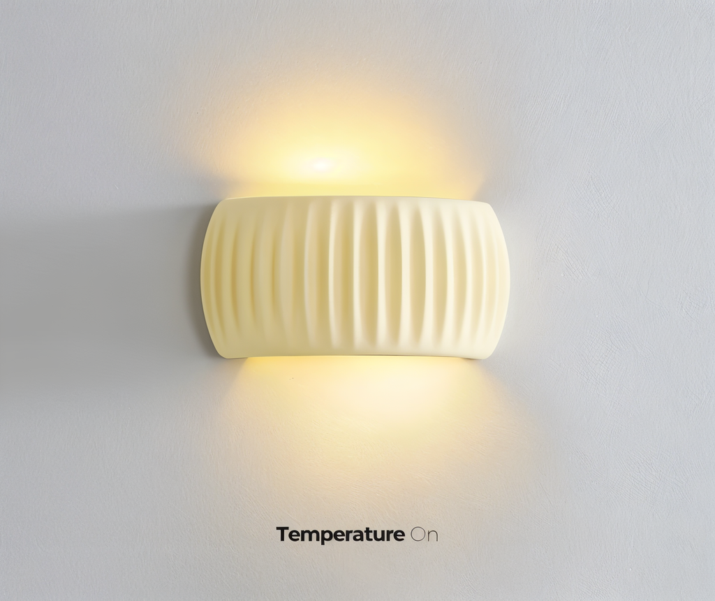 ColoraRib – Applique Murale Verte Rayée en Résine avec Design Macaron & LED Nordique