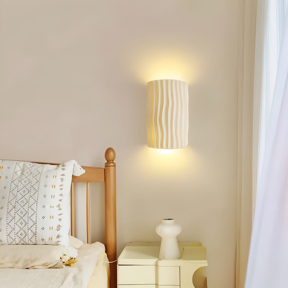 Veloura – Applique Murale Plissée en Résine avec Lumière LED Orientée vers le Haut et vers le Bas