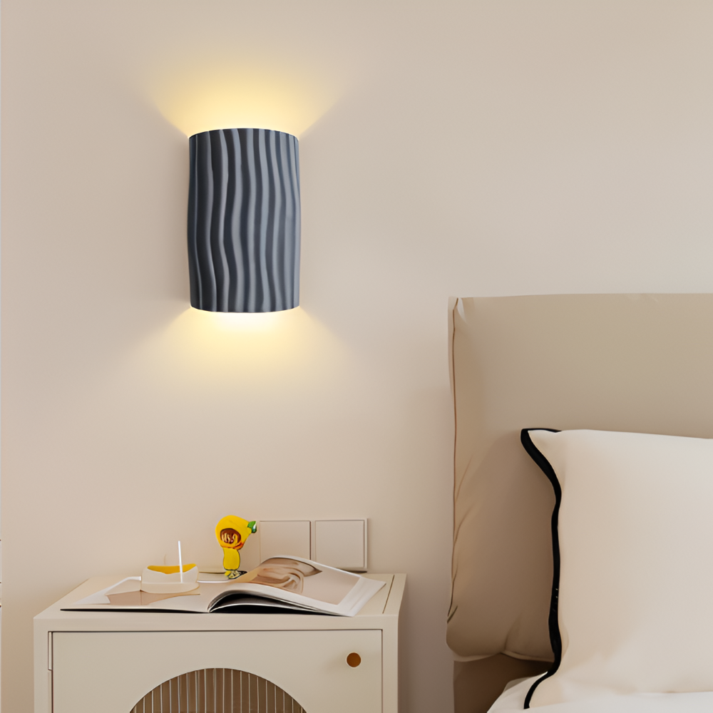 Veloura – Applique Murale Plissée en Résine avec Lumière LED Orientée vers le Haut et vers le Bas