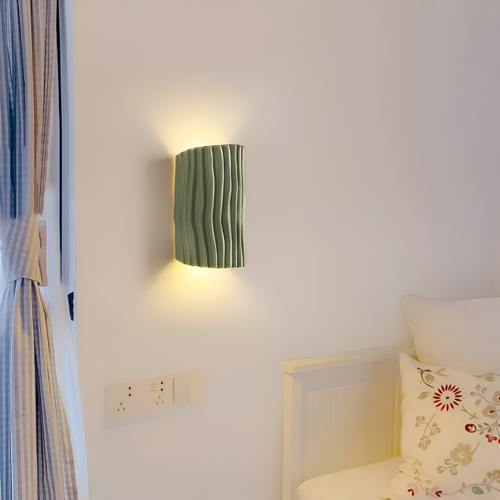 Veloura – Applique Murale Plissée en Résine avec Lumière LED Orientée vers le Haut et vers le Bas
