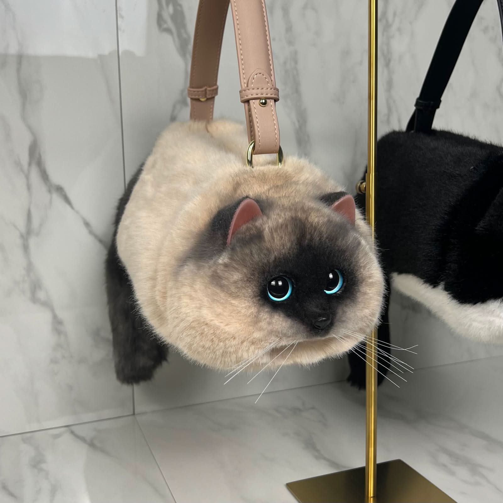 Un sac à chat réaliste qui fait sensation partout